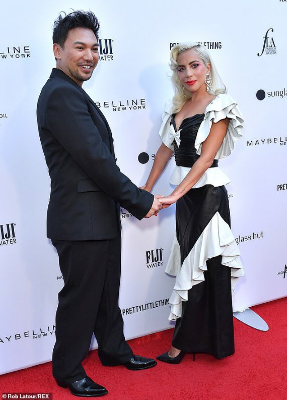 Леди Гага побывала на церемонии Daily Front Row Fashion Awards в Лос-Анджелесе