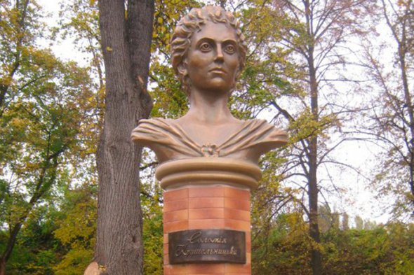 Пам'ятник відкрили до 140-річчя від дня  народження Соломії Крушельницької