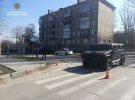 В Запорожье внедорожник Hummer протаранил пассажирскую маршрутку