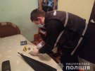 В Киеве убили 22-летнего мужчины. Тело мужчины с многочисленными проникающими ножевыми ранениями и распоротым животом обнаружили в ванной комнате