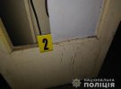 В Киеве убили 22-летнего мужчины. Тело мужчины с многочисленными проникающими ножевыми ранениями и распоротым животом обнаружили в ванной комнате