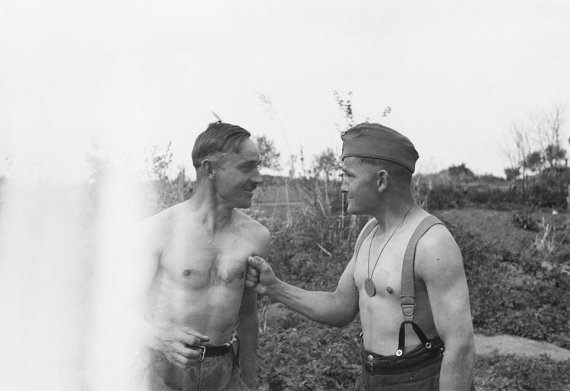 Немецкие офицеры и солдаты во Вторую мировую войну часто брали с собой фотокамеры