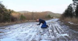 Священник снял клип про аварийные дороги во Львовской области. Фото: prolviv.com