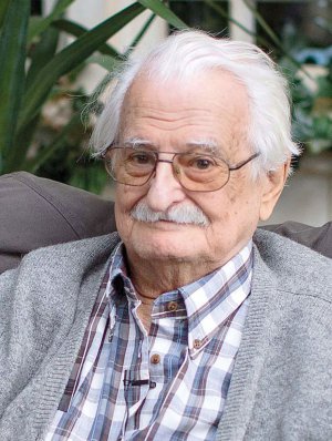 Російський режисер Марлен Хуцієв зняв 13 фільмів. З дружиною Іриною Соловйовою прожив у шлюбі майже 70 років