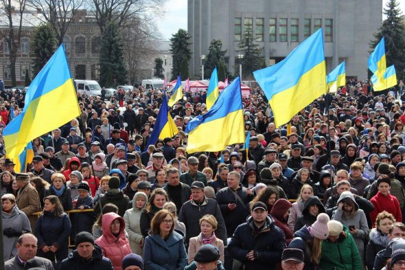 Во время визита в Хмельницкую область Петр Порошенко передал украинским военным более 420 единиц вооружения