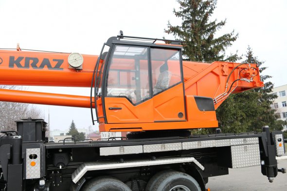 КрАЗ презентував новий автокран КС-65719 вантажопідйомністю 40 тонн 