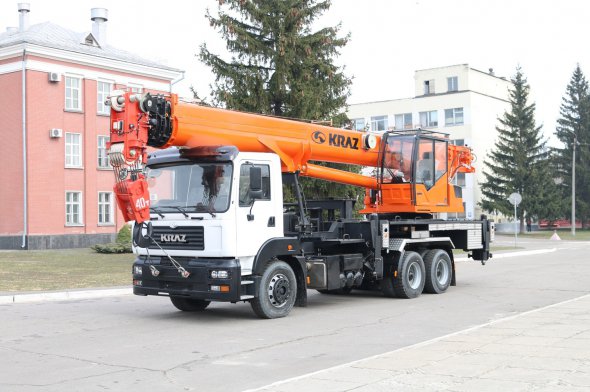 КрАЗ презентував новий автокран КС-65719 вантажопідйомністю 40 тонн 