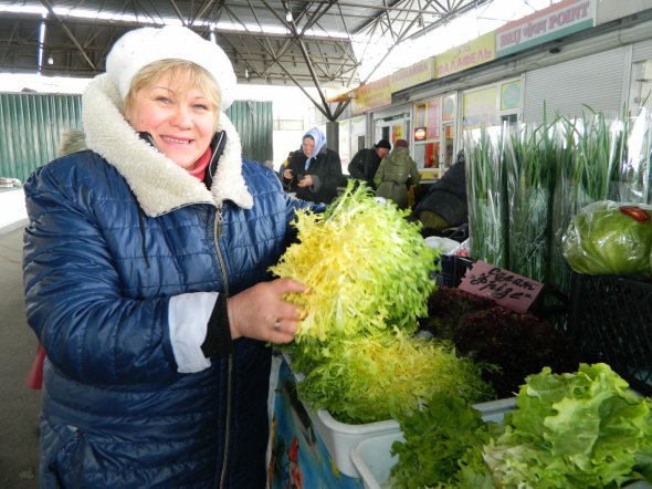 Зелень и свежие овощи: продавцы рассказали, что сейчас полезно покупать на рынке