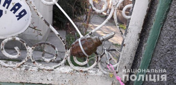 Мешканець Одеської області виявив на своїх воротах гранату