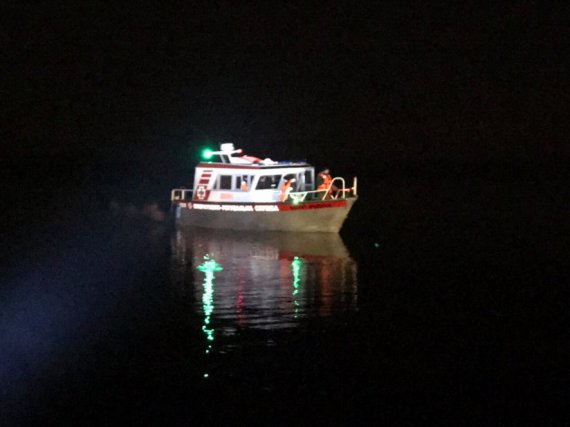 На Полтавщині на р. Дніпро перекинувся моторний човен. На борту було 5 людей. Доля 4-х - невідома