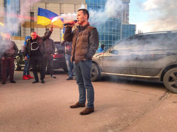 Кандидат в президенты Юрий Деревянко принял участие в автопробеге в Харькове в поддержку 10% растаможки от стоимости автомобиля