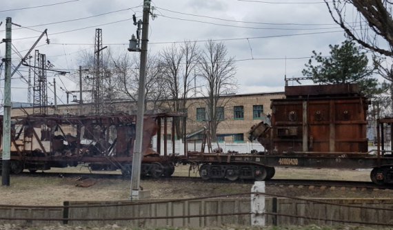 Рештки вагонів, які не розкрали з'їла корозія 