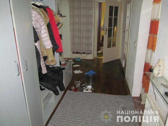 В Киеве ранее судимый мужчина вместе с сообщниками напали на семью бизнесменов в их доме