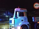 Під Києвом сталася аварія за участю крана і двох мікроавтобусів