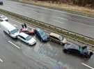 Під Києвом на Бориспільській трасі сталася масштабна ДТП за участю 9  автомобілів