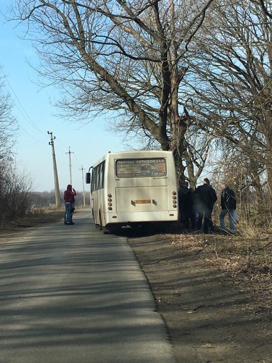 Водій висадив пасажирів за 2 км до Малого Тростянця Полтавського району