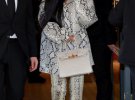 Кім Кардашьян приголомшила користувачів черговим вбранням під час походу у ресторан в Парижі