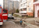 У Києві на вул.   Автозаводській,   61  зайнялася квартира    на 4-му поверсі 16-поверхового будинку. В результаті   загинуло подружжя