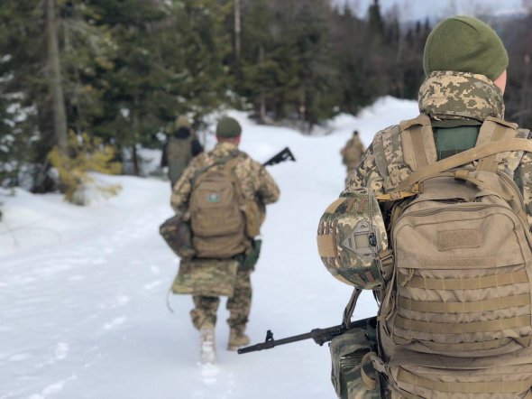 Новий зимовий костюм під час випробувань у Карпатах