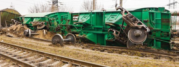 В Киеве й произошла авария на железной дороге. На маневровой ветке с рельсов сошли 7 вагонов загруженного поезда