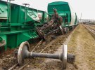 У Києві  ї сталася аварія на залізниці.   На маневровой гілці з рейок зійшли 7 вагонів завантаженого  поїзда