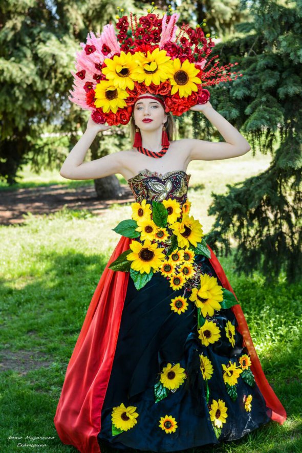 Сукні із соняшниками «Я – українка», 2018 рік. 