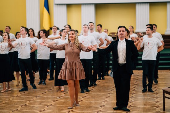 Хореографічну постановку з дебютантами готують зіркові хореографи Андрій Дикий і Олена Балджи