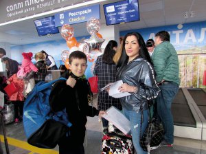 Тетяна Коваленко з сином 9-річним Денисом летять першим рейсом із Полтави до єгипетського Шарм-ель-Шейха