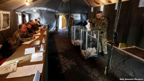 В зоне ООС создали 79 избирательных участков, на которых голосовали исключительно военные
