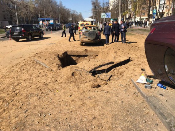 В Одессе между 6 и 7 станциями Фонтана под припаркованным автомобилем BMW произошел взрыв