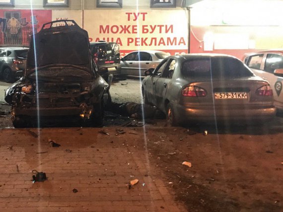 В Киеве на ул. Академика Вильямса, 5 взорвался автомобиль Chevrolet Epica. В результате происшествия пострадал мужчина - ему оторвало кисть руки