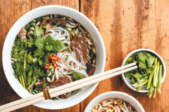 В’єтнамський фо -  суп з локшиною, в який при сервіруванні додають яловичину або курятину, а іноді шматочки смаженої риби або рибні кульки