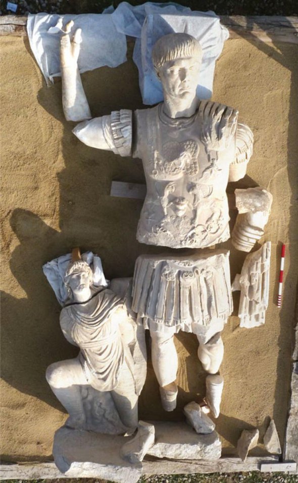 Нашли статую императора Траяна