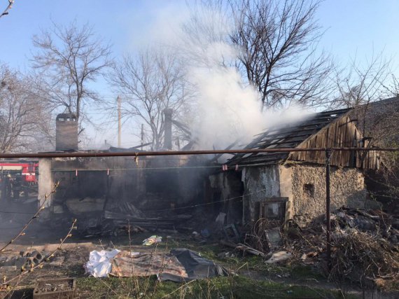 В Кривом Роге на Днепропетровщине загорелся частный дом. 3 человека погибли, еще 3-х госпитализировали
