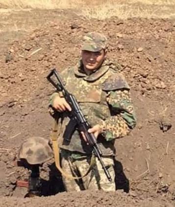 Солдат ВСУ Иван Лисица погиб во время обстрела противником украинских позиций вблизи хутора Вольный на Луганщине 6 апреля
