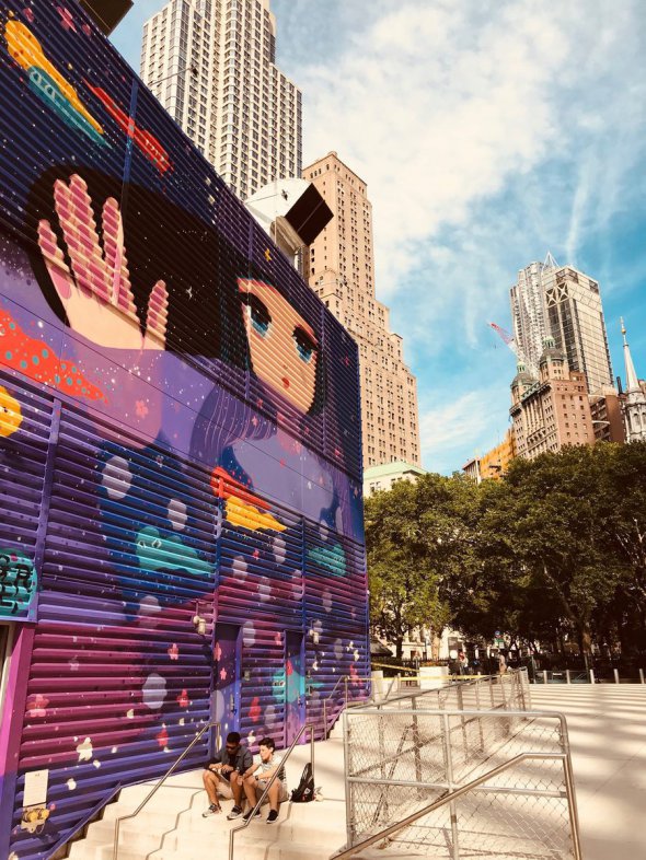 У п'яти районах міста комунами живуть китайці, італійці, ірландці, німці, мексиканці, росіяни, євреї, поляки, греки та інші