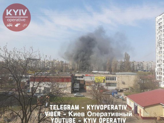 На рынке в Днепровском районе Киева возник пожар