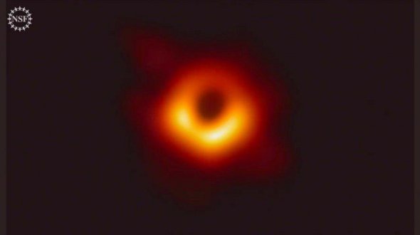 Ученые получили первое изображение черной дыры. Фото: NSF