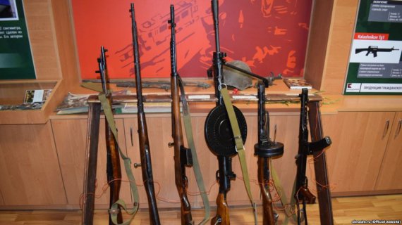 Окупанти відкрили музей зброї в сімферопольській школі, вбачають в цьому елемент патріотичного виховання