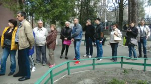 Жителі Києва, які не мають столичної прописки, 8 квітня стоять у черзі до відділу ведення Державного реєстру виборців. Планують проголосувати не за місцем реєстрації у другому турі виборів президента України.