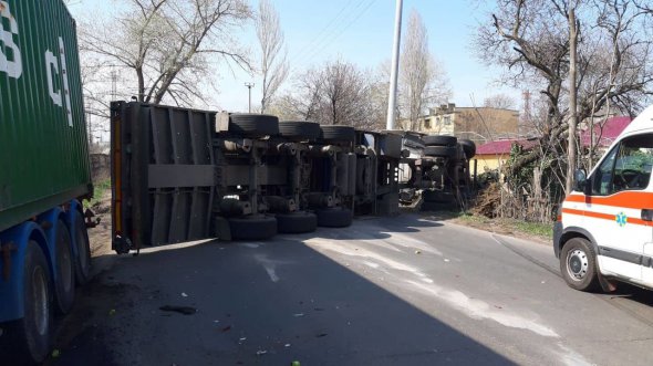 В Одессе произошло ДТП с участием двух грузовиков