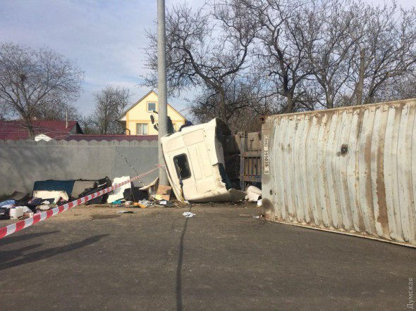 В Одессе произошло ДТП с участием двух грузовиков