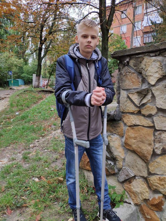 16-летний Даниил Сирота из Запорожья лечит рак левой берцовой кости