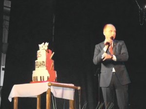 На 85-річчя театру депутат облради В’ячеслав Хмельницький подарував триярусний торт