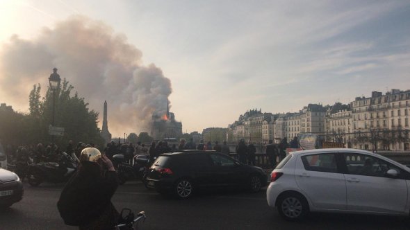 У соборі Паризької Богоматері сталась пожежа