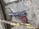У селі Розумівка Запорізького району невідомі в масках та поліцейських формах напали на будинок. Одного з нападників вдалося затримати на місці злочину
