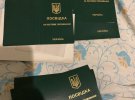 Співробітники СБУ викрили злочинців, які виготовляли фальшиві документи та незаконно переправляли людей через державний кордон України