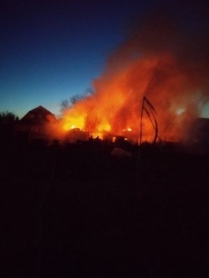 В селе Большая Снитинка Фастовского района Киевской области дотла выгорел дом многодетной семьи