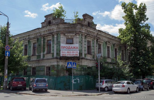 Дом на углу Ильинской и Волошской долго стоял заброшенным.