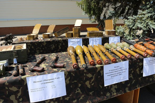 ГПУ и СБУ показали арсенал оружия, которое якобы готовили для террористического акта